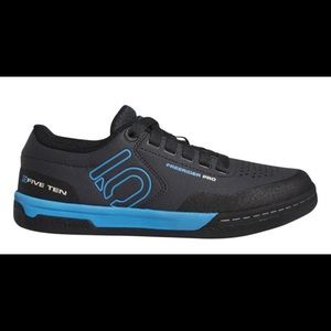 Five Ten Freerider Pro Women's Flat Shoe: Carbon/Shock Cyan/Black 9.5 MTN BIKING